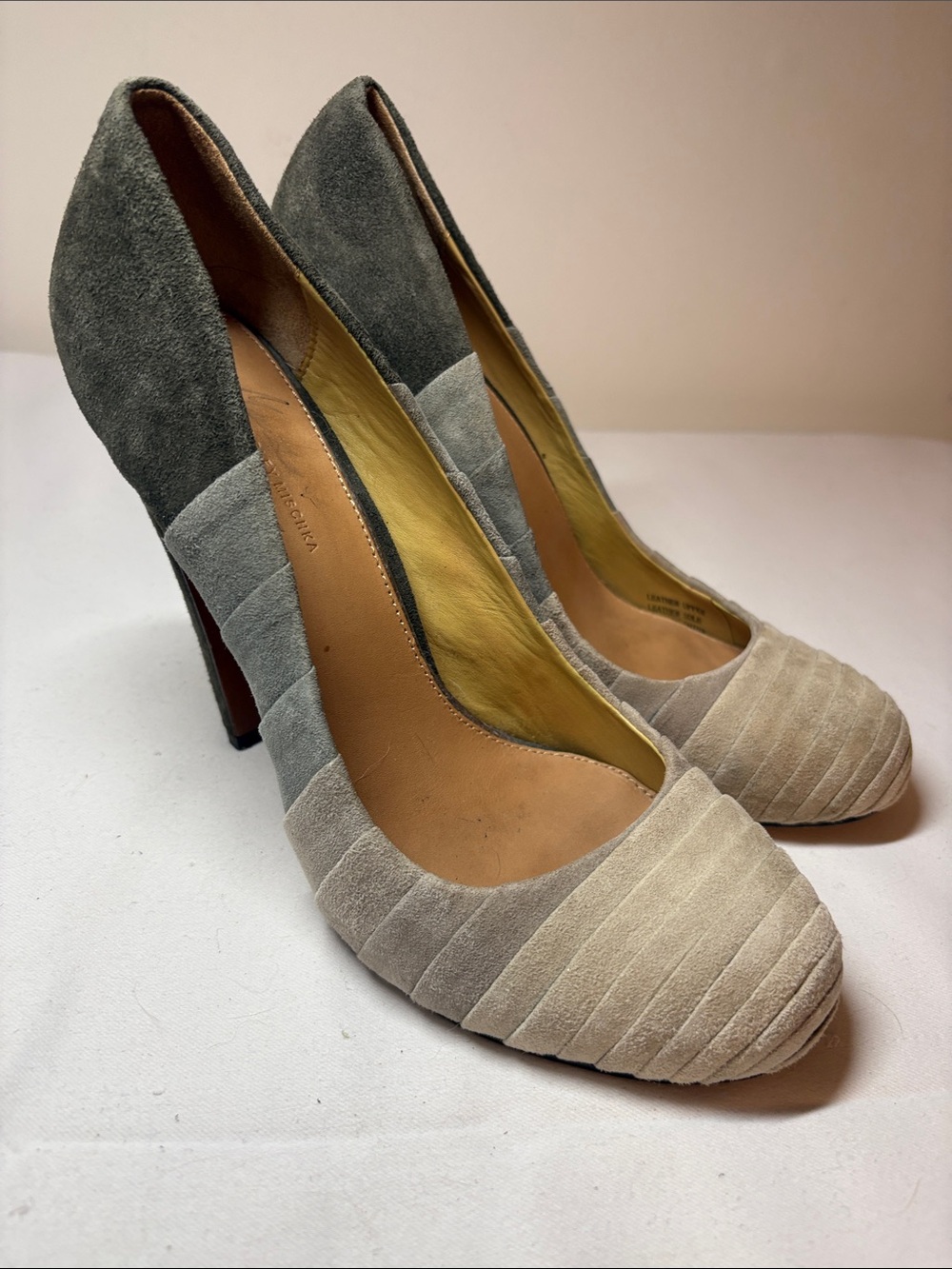 Badgley Mischka Gray Gradation Suede Heeled Pumps Size 8 - Picture 12 of 13